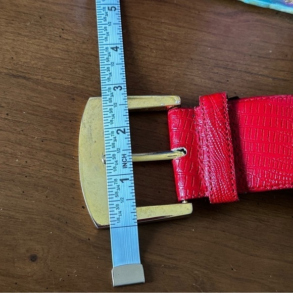 Wide Lizard Embossed Red Leather Belt With Gold Toned Buckle Vintage Size 31 - Picture 4 of 6